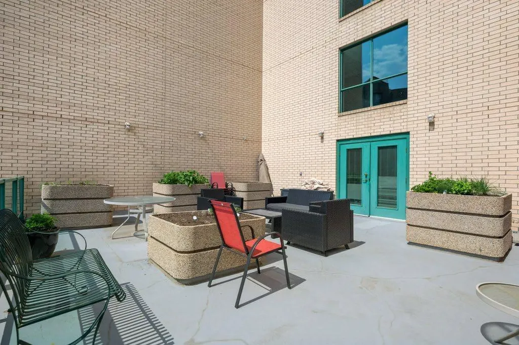 801 2 Avenue SW Calgary AB T2P 4Z9