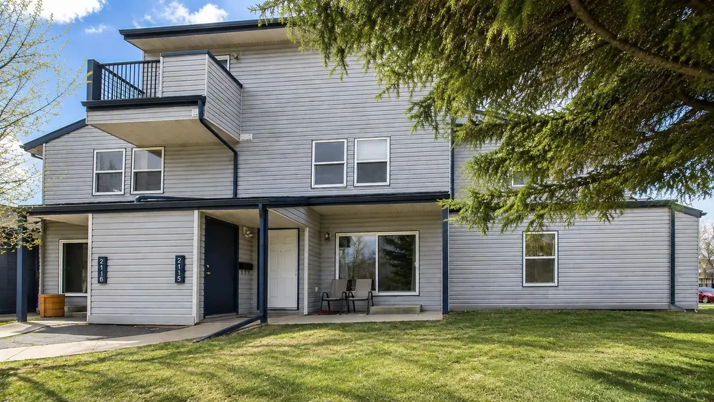 7201 Poplar Drive Grande Prairie AB T8V 6C5