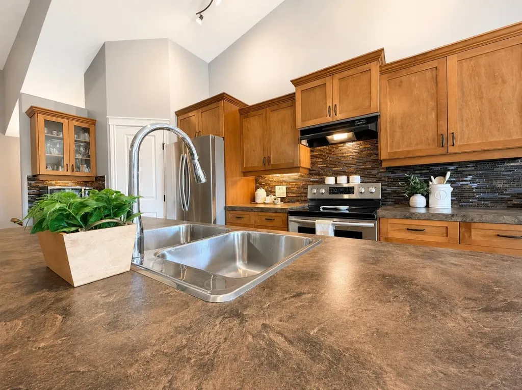 8861 74 Avenue Grande Prairie AB T8X 0H6
