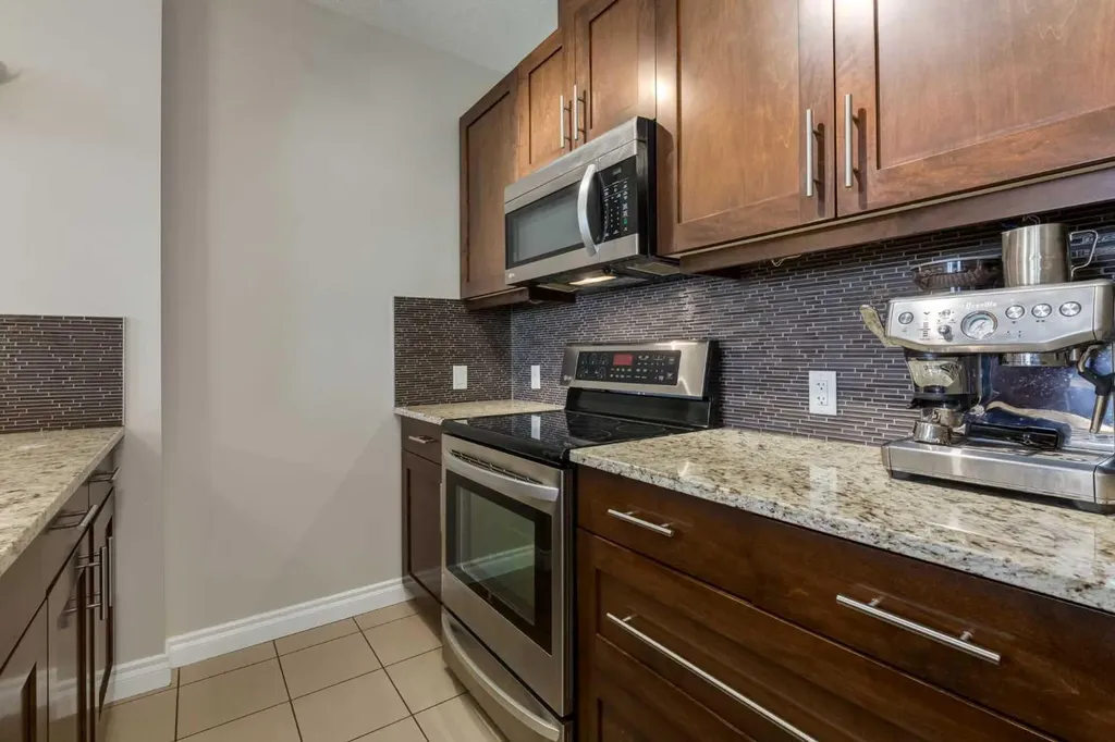 24 Hemlock Crescent SW Calgary AB T3C 2Z1
