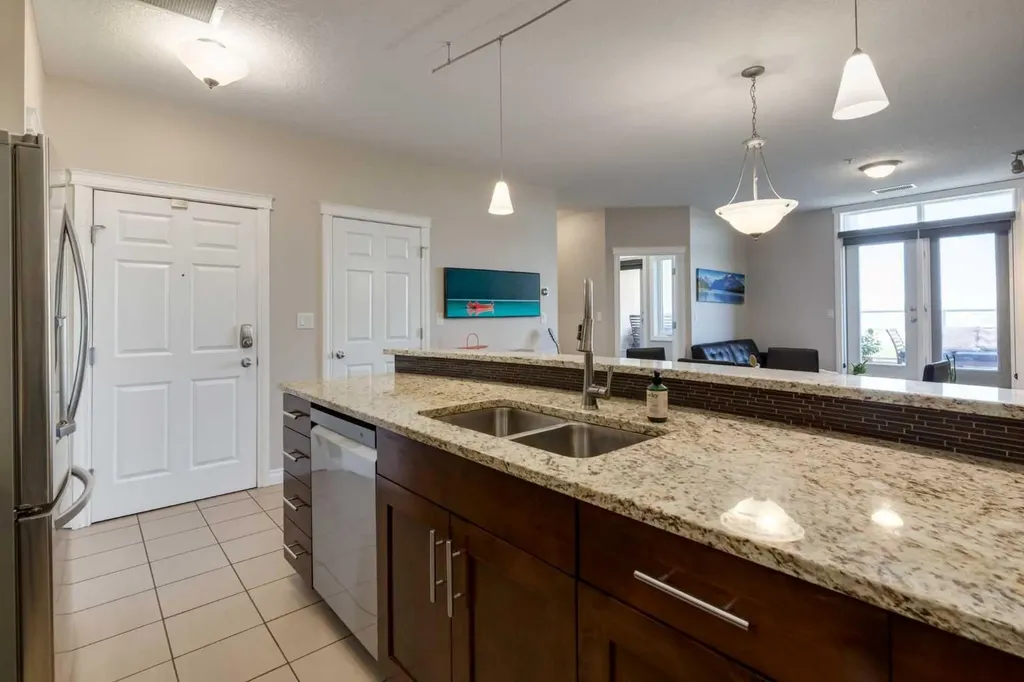 24 Hemlock Crescent SW Calgary AB T3C 2Z1