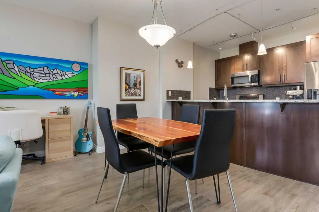 24 Hemlock Crescent SW Calgary AB T3C 2Z1