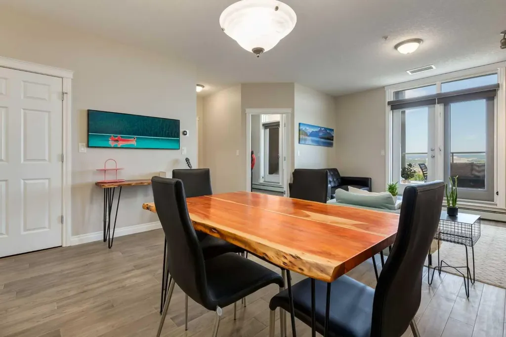 24 Hemlock Crescent SW Calgary AB T3C 2Z1