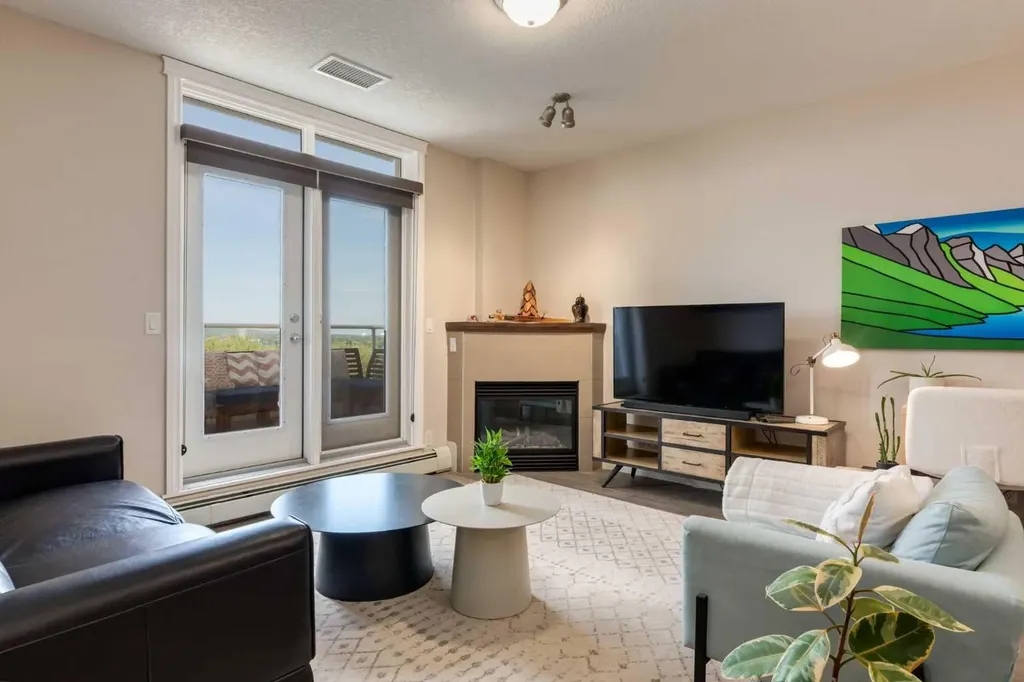 24 Hemlock Crescent SW Calgary AB T3C 2Z1