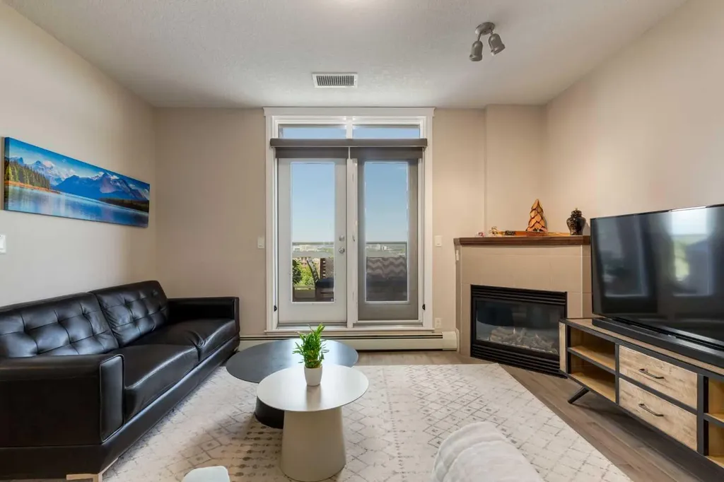 24 Hemlock Crescent SW Calgary AB T3C 2Z1