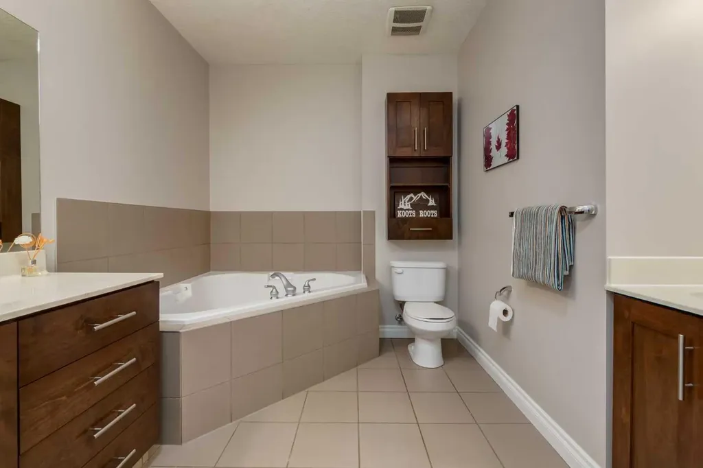 24 Hemlock Crescent SW Calgary AB T3C 2Z1