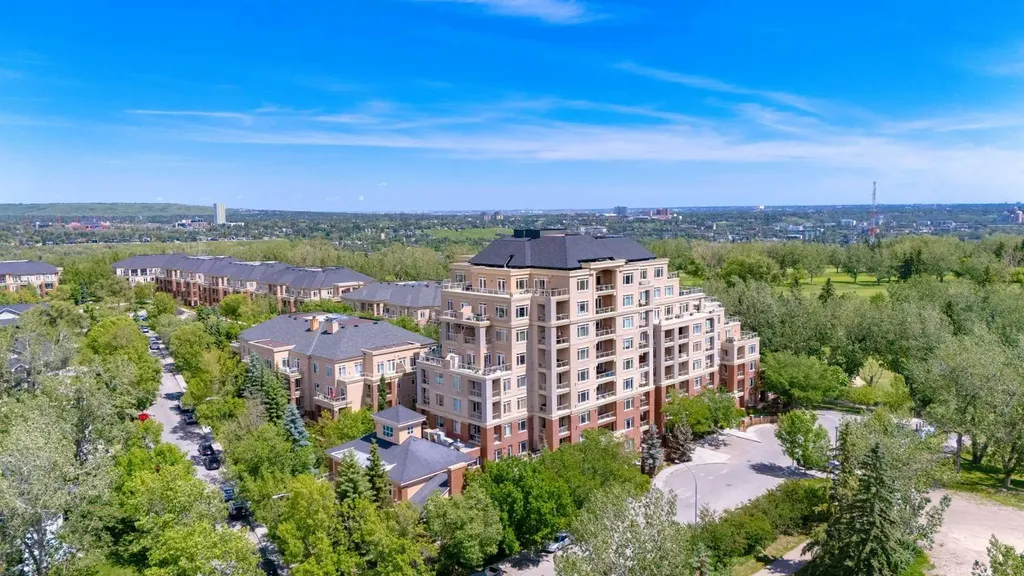 24 Hemlock Crescent SW Calgary AB T3C 2Z1