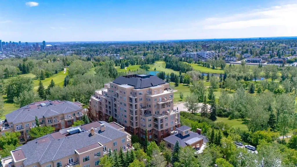 24 Hemlock Crescent SW Calgary AB T3C 2Z1