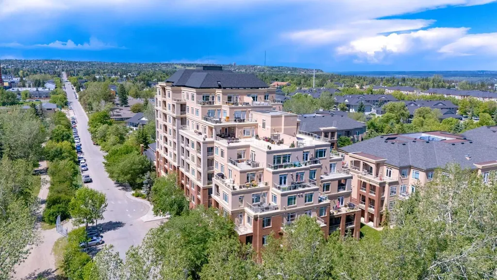 24 Hemlock Crescent SW Calgary AB T3C 2Z1