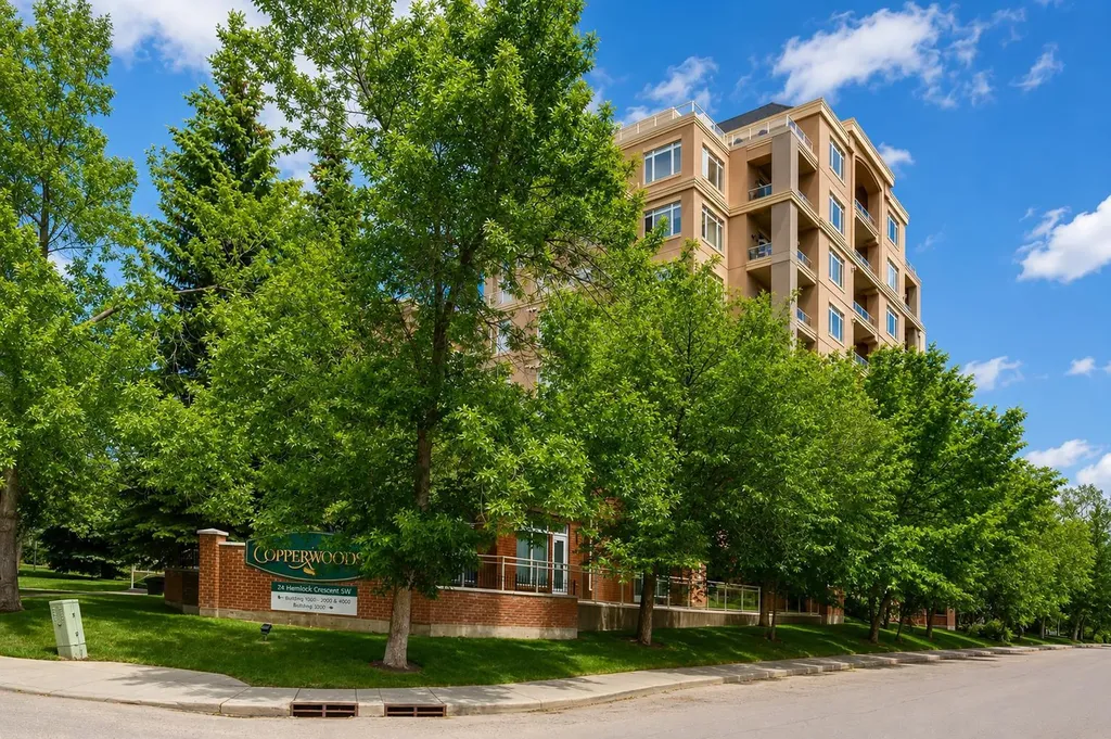24 Hemlock Crescent SW Calgary AB T3C 2Z1