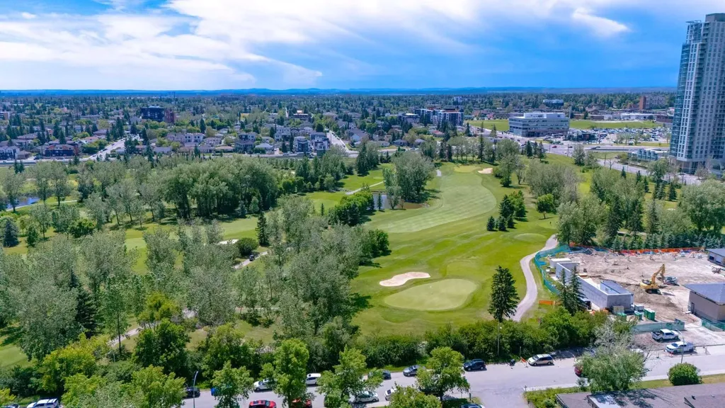 24 Hemlock Crescent SW Calgary AB T3C 2Z1