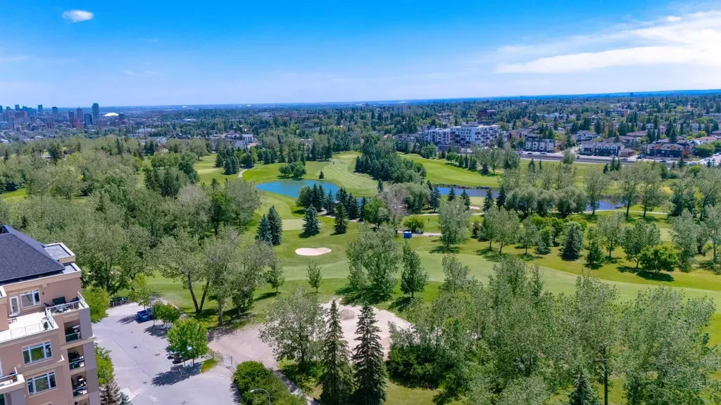 24 Hemlock Crescent SW Calgary AB T3C 2Z1