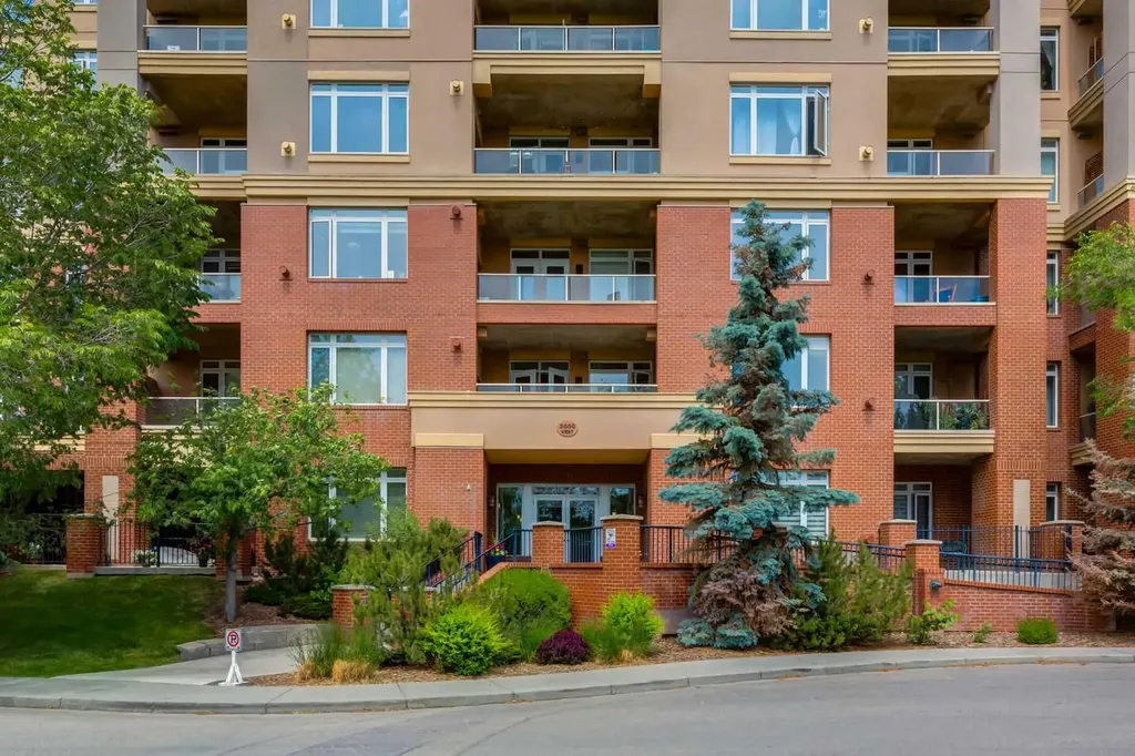 24 Hemlock Crescent SW Calgary AB T3C 2Z1