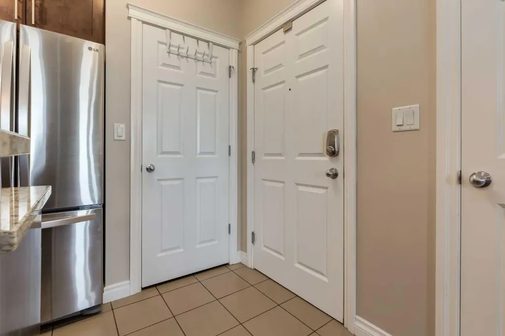 24 Hemlock Crescent SW Calgary AB T3C 2Z1