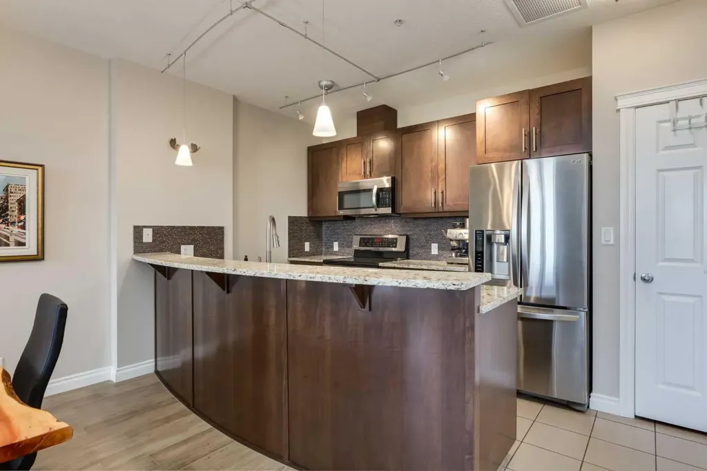 24 Hemlock Crescent SW Calgary AB T3C 2Z1