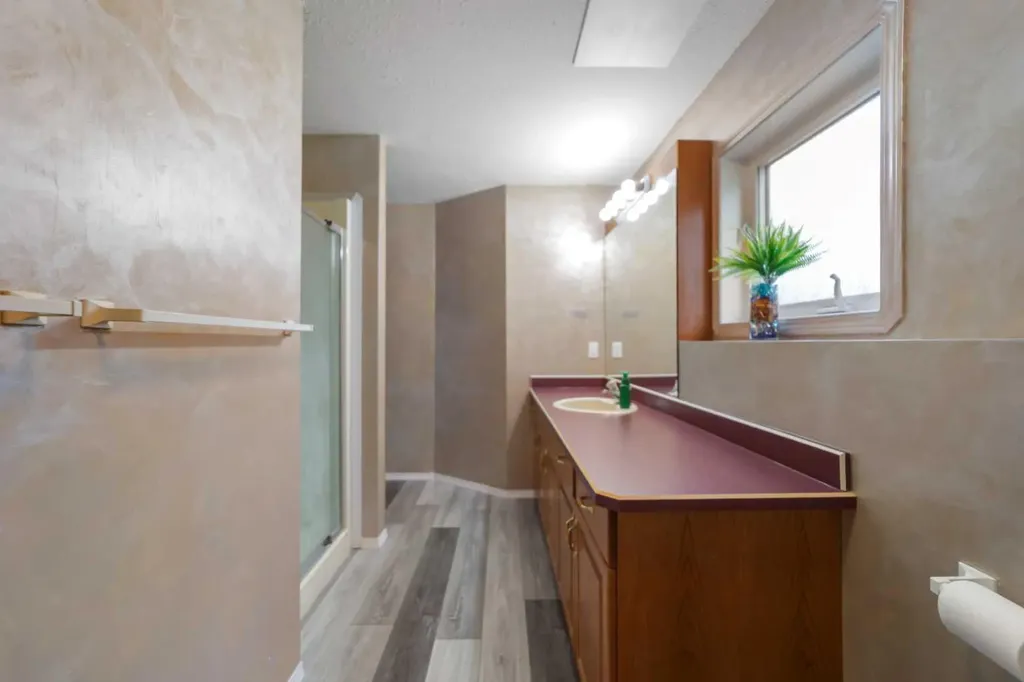 3401 59 Street Close Camrose AB T4V4Y9