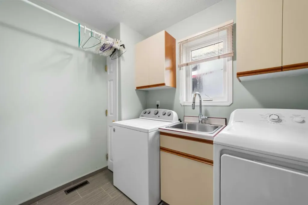 3401 59 Street Close Camrose AB T4V4Y9