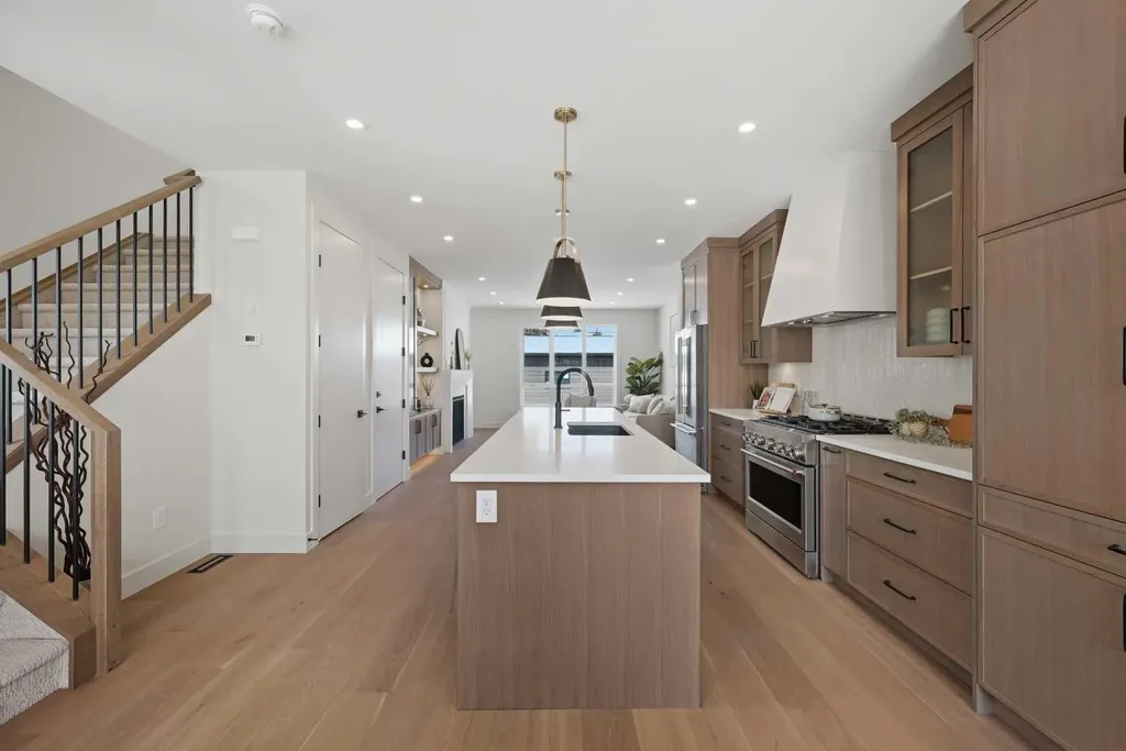 8140 47 Avenue NW Calgary AB T3B 1Z5