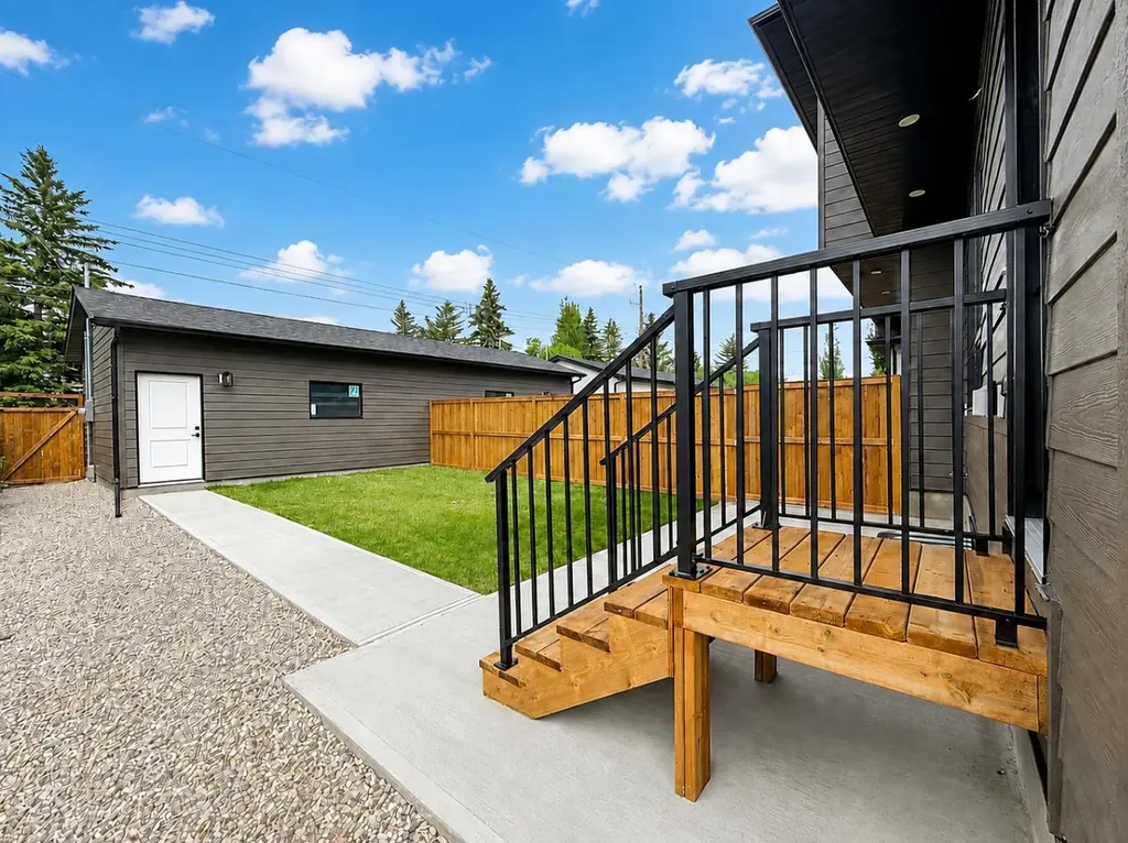 8140 47 Avenue NW Calgary AB T3B 1Z5