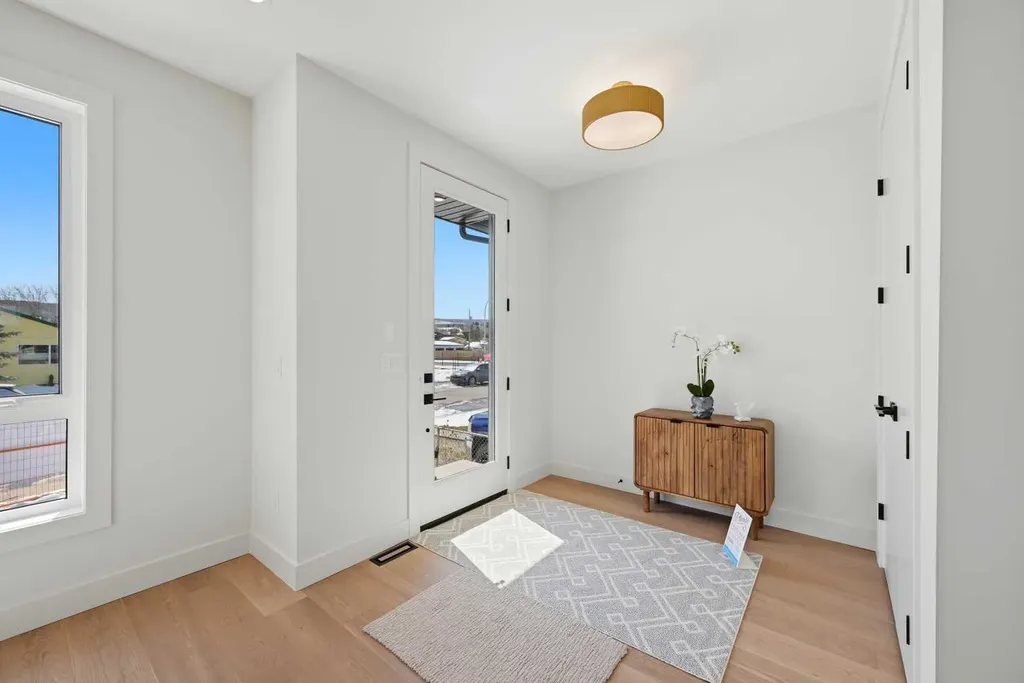 8140 47 Avenue NW Calgary AB T3B 1Z5