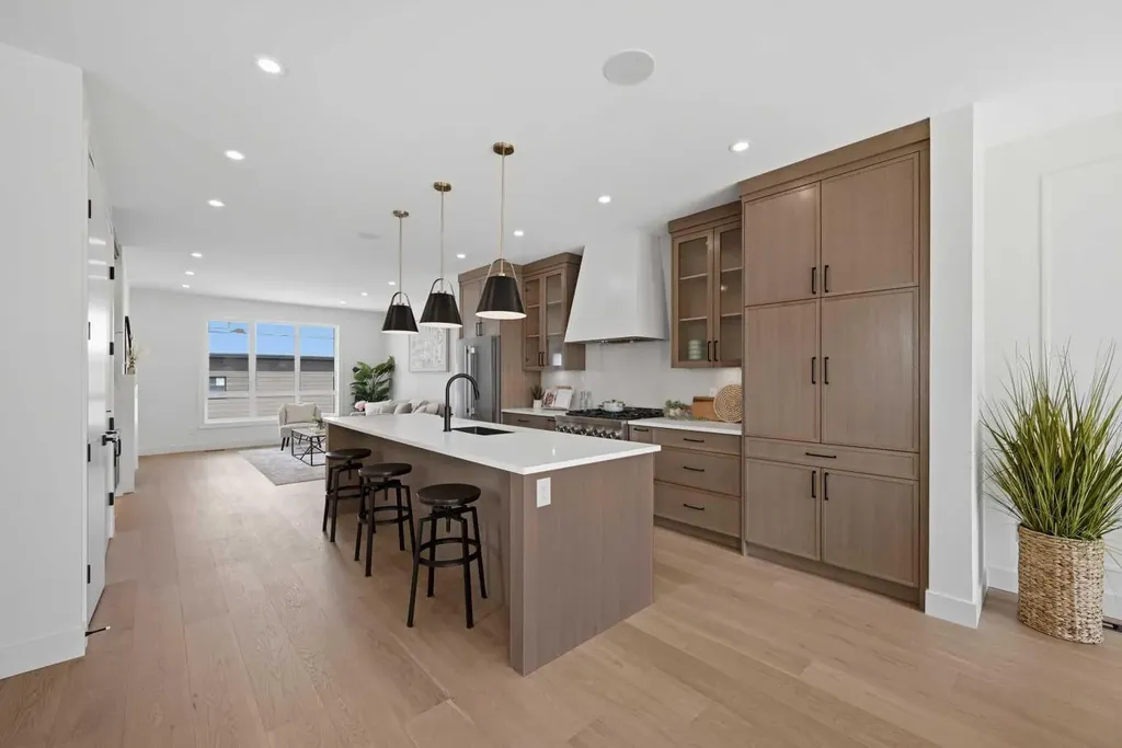 8140 47 Avenue NW Calgary AB T3B 1Z5