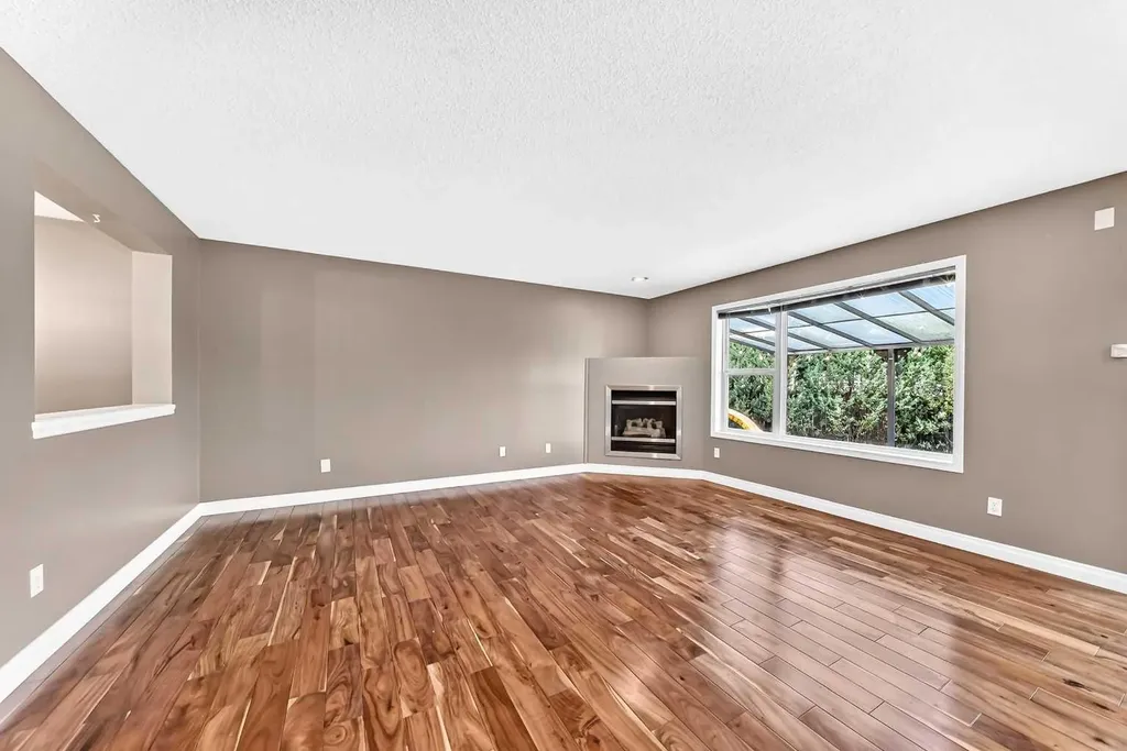 327 Panatella Court NW Calgary AB T3K 5Y1