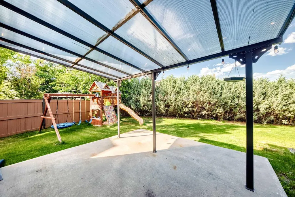 327 Panatella Court NW Calgary AB T3K 5Y1