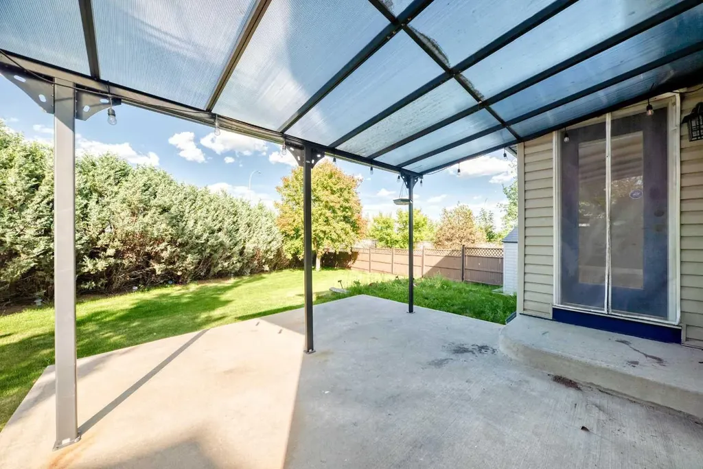 327 Panatella Court NW Calgary AB T3K 5Y1