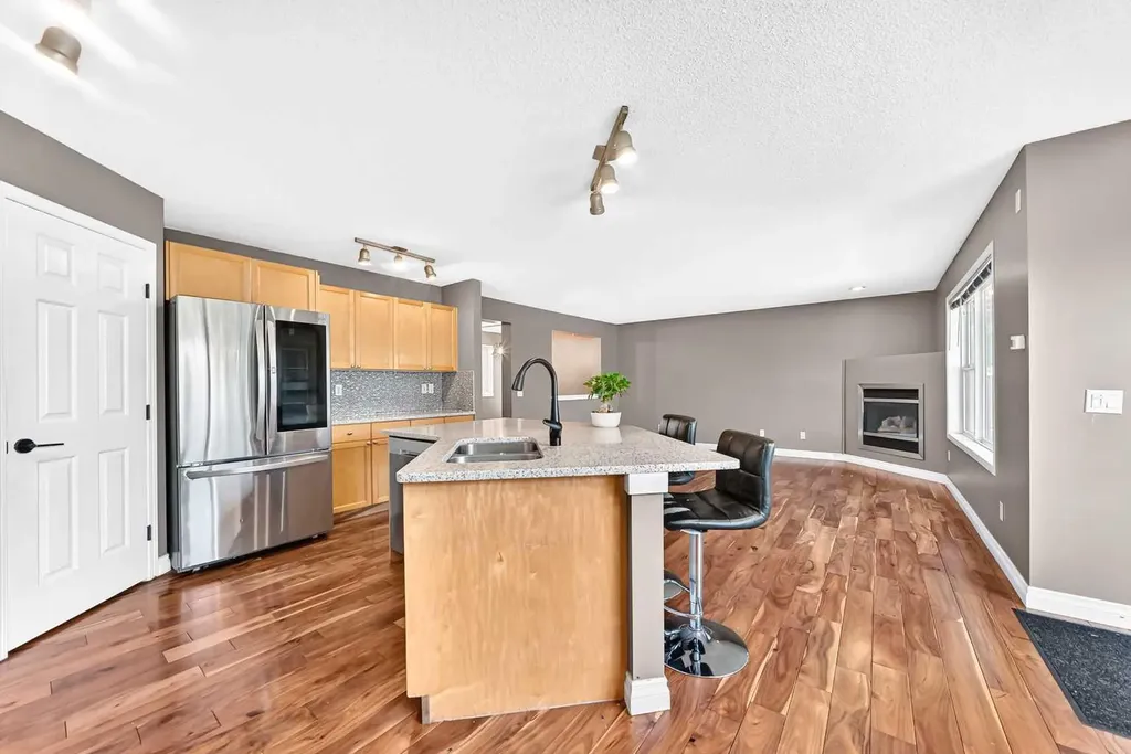 327 Panatella Court NW Calgary AB T3K 5Y1