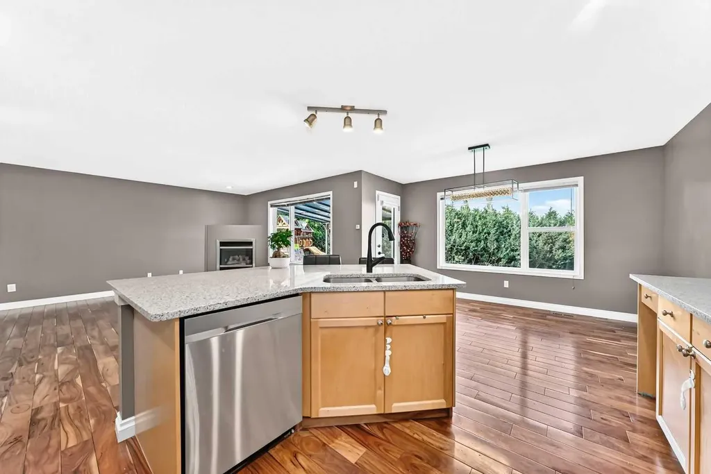 327 Panatella Court NW Calgary AB T3K 5Y1