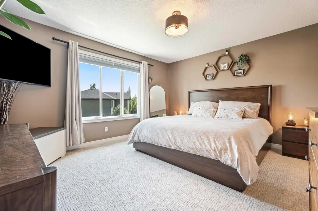 7 Crystal Green Way Okotoks AB T1S2K5