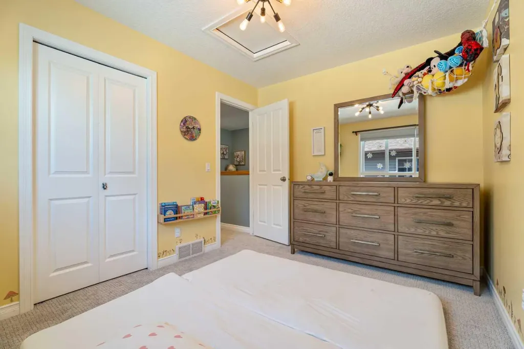 7 Crystal Green Way Okotoks AB T1S2K5