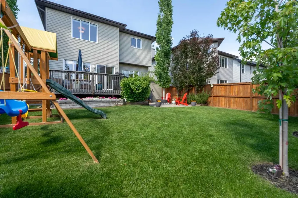 7 Crystal Green Okotoks AB T1S2K5