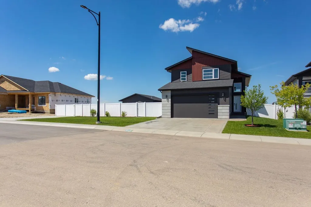 70 Parlby Crescent Lacombe AB T4L0J9