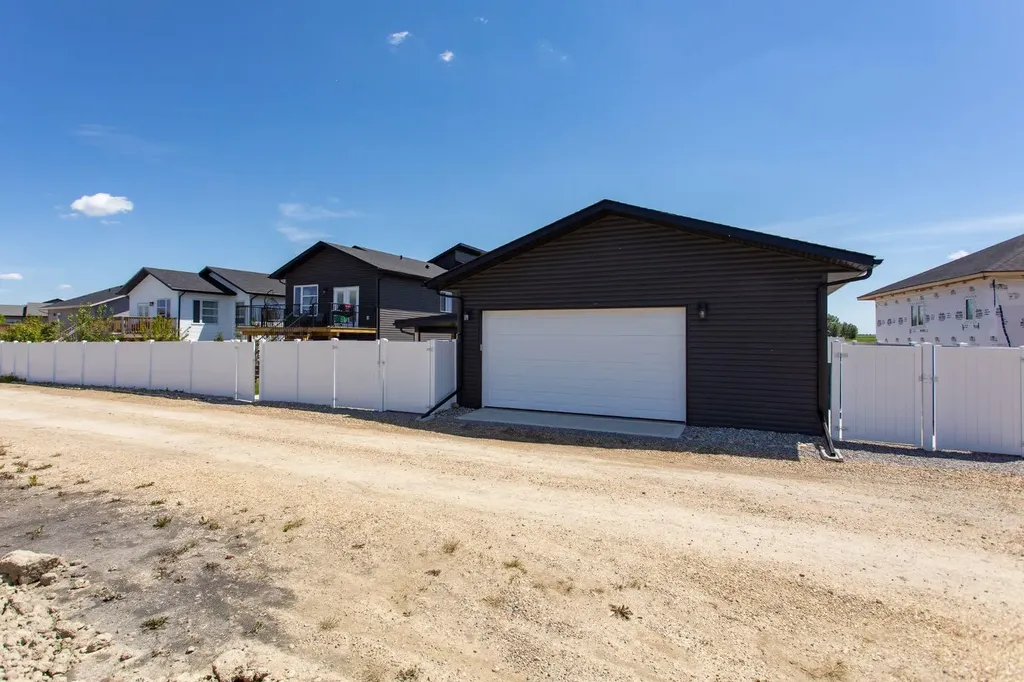 70 Parlby Crescent Lacombe AB T4L0J9