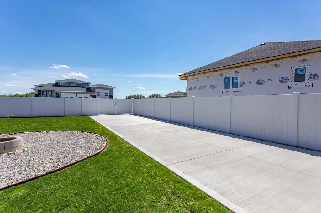 70 Parlby Crescent Lacombe AB T4L0J9