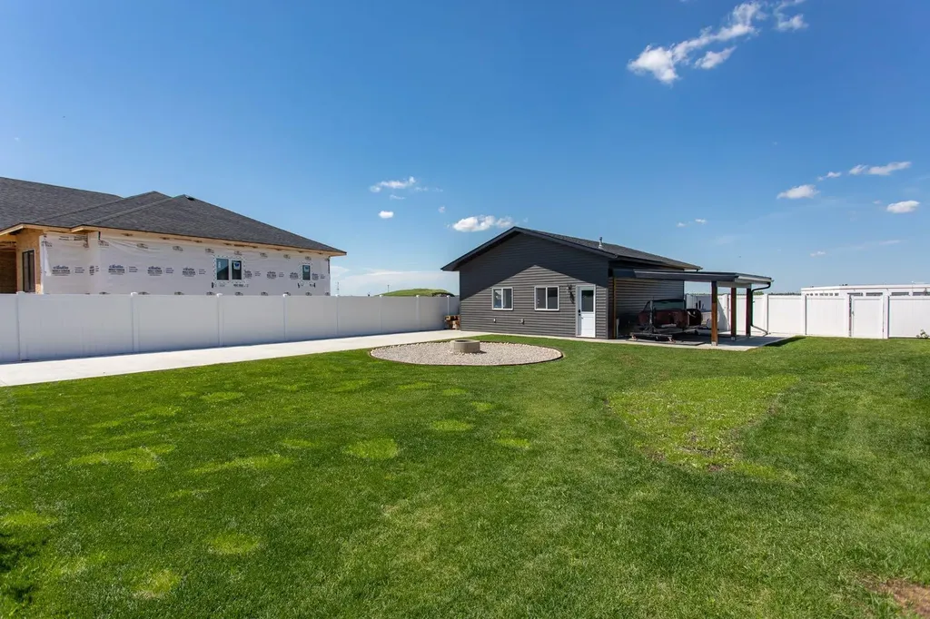70 Parlby Crescent Lacombe AB T4L0J9