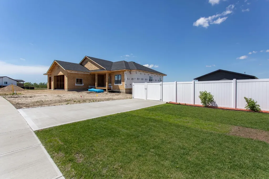 70 Parlby Crescent Lacombe AB T4L0J9