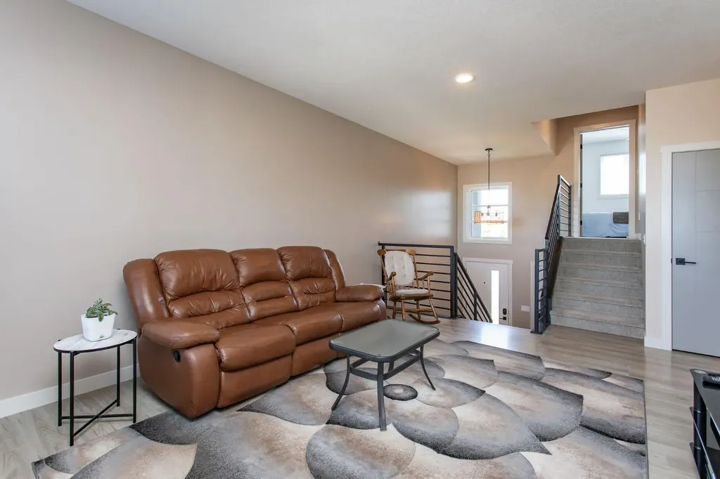 70 Parlby Crescent Lacombe AB T4L0J9