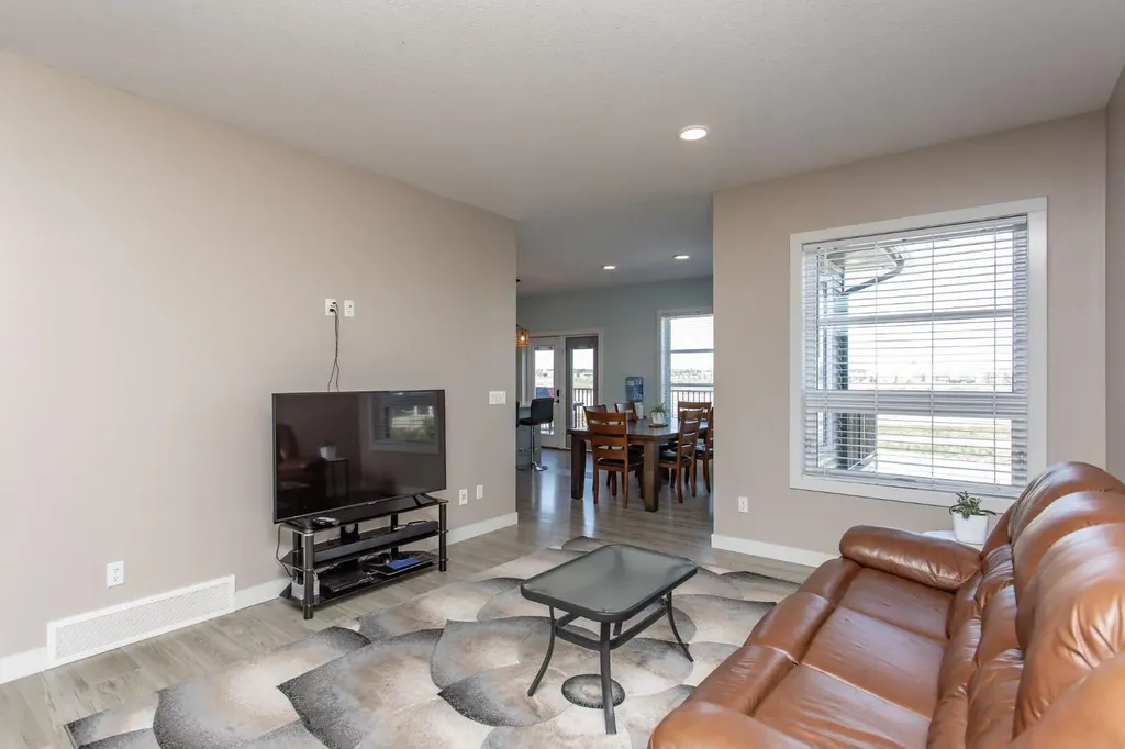 70 Parlby Crescent Lacombe AB T4L0J9