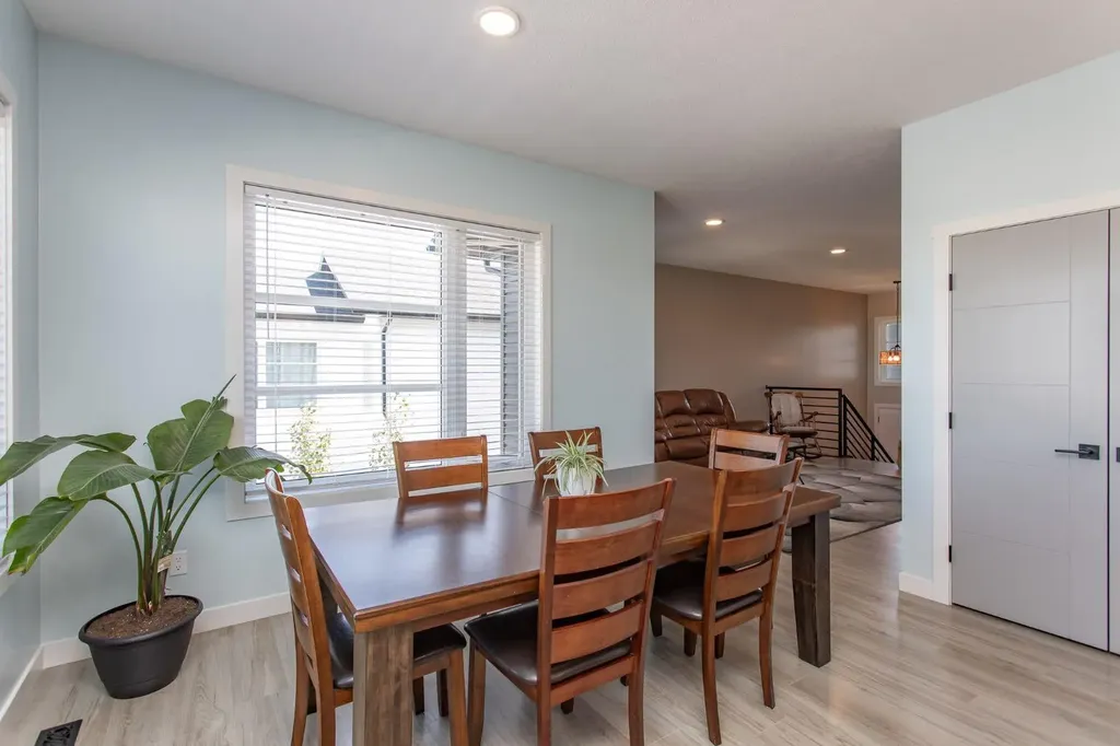 70 Parlby Crescent Lacombe AB T4L0J9