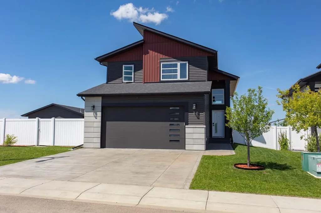 70 Parlby Crescent Lacombe AB T4L0J9