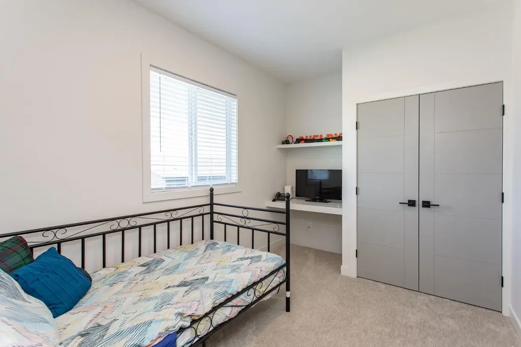 70 Parlby Crescent Lacombe AB T4L0J9