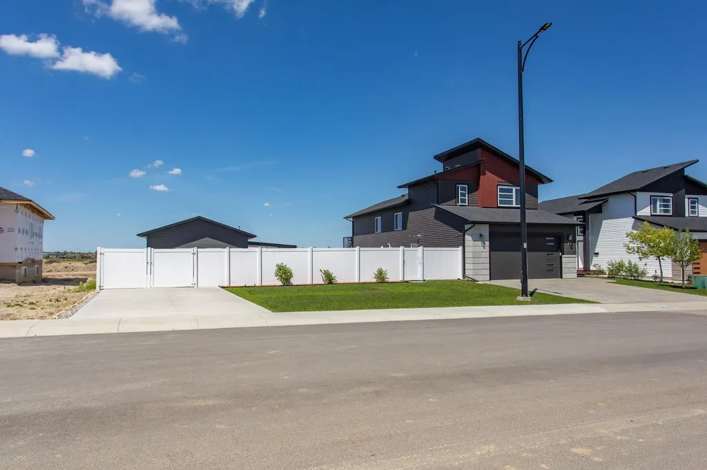 70 Parlby Crescent Lacombe AB T4L0J9