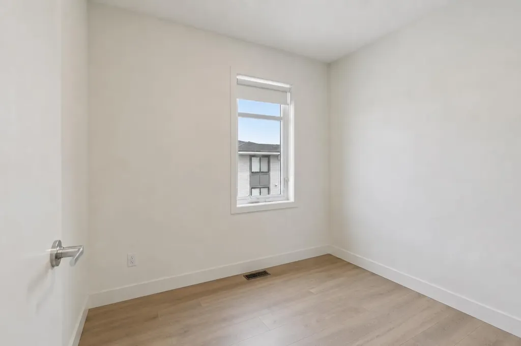 424 210 Avenue SW Calgary AB T0L 0X0