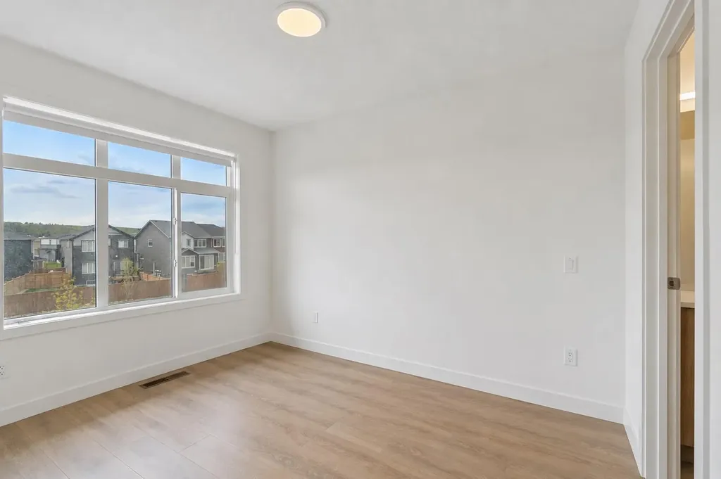 424 210 Avenue SW Calgary AB T0L 0X0