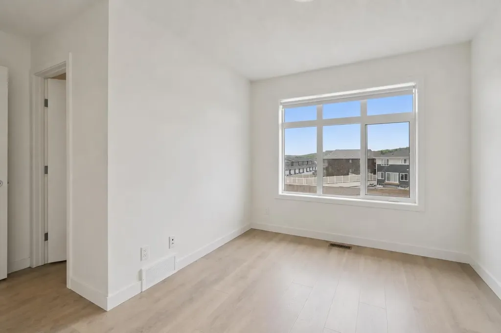 424 210 Avenue SW Calgary AB T0L 0X0