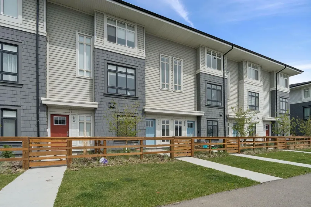 424 210 Avenue SW Calgary AB T0L 0X0