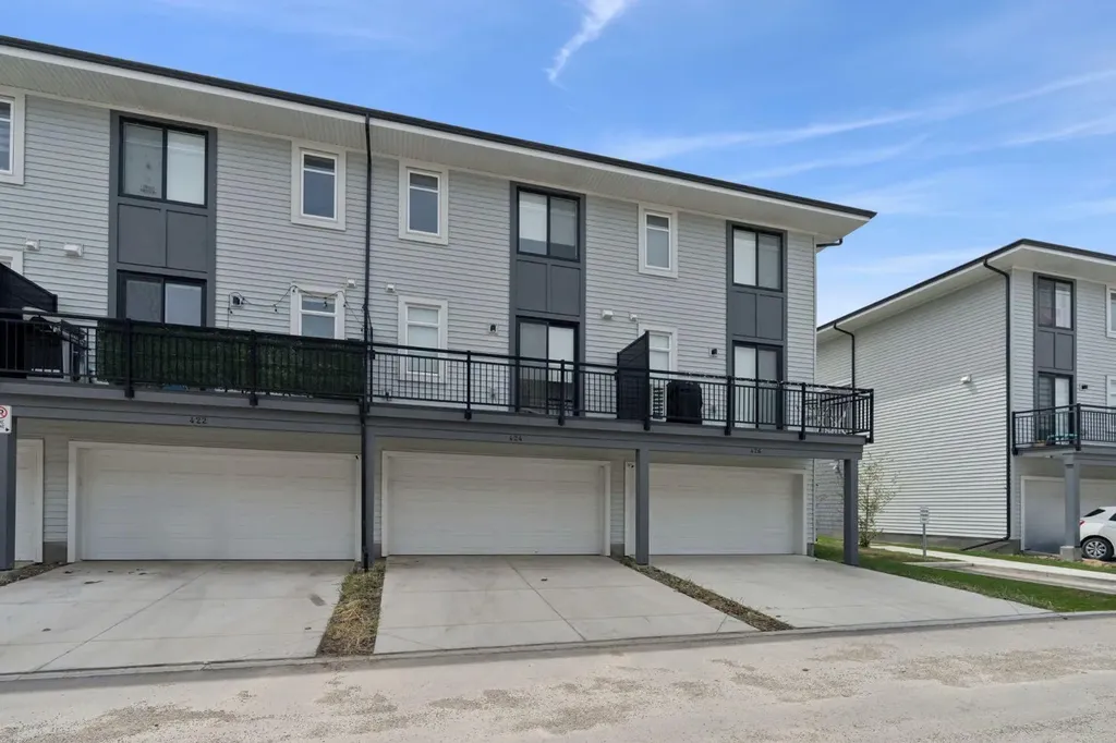 424 210 Avenue SW Calgary AB T0L 0X0