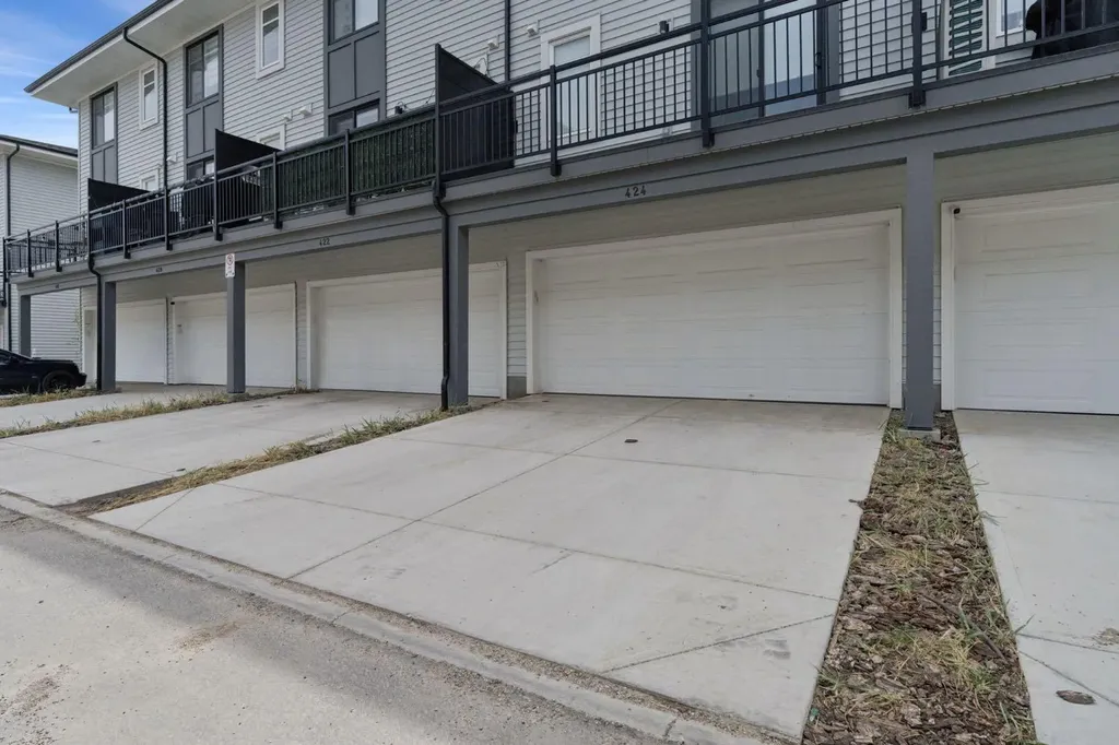 424 210 Avenue SW Calgary AB T0L 0X0
